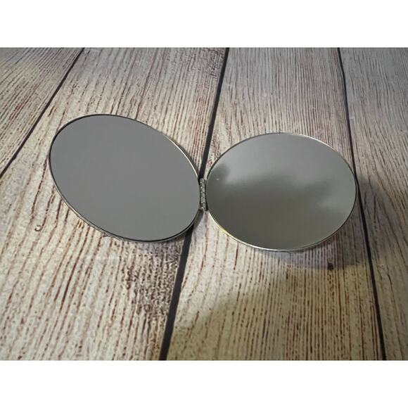 Marc Jacobs Fragrances Silver Compact Double Mirror Travel Size New - Picture 4 of 8